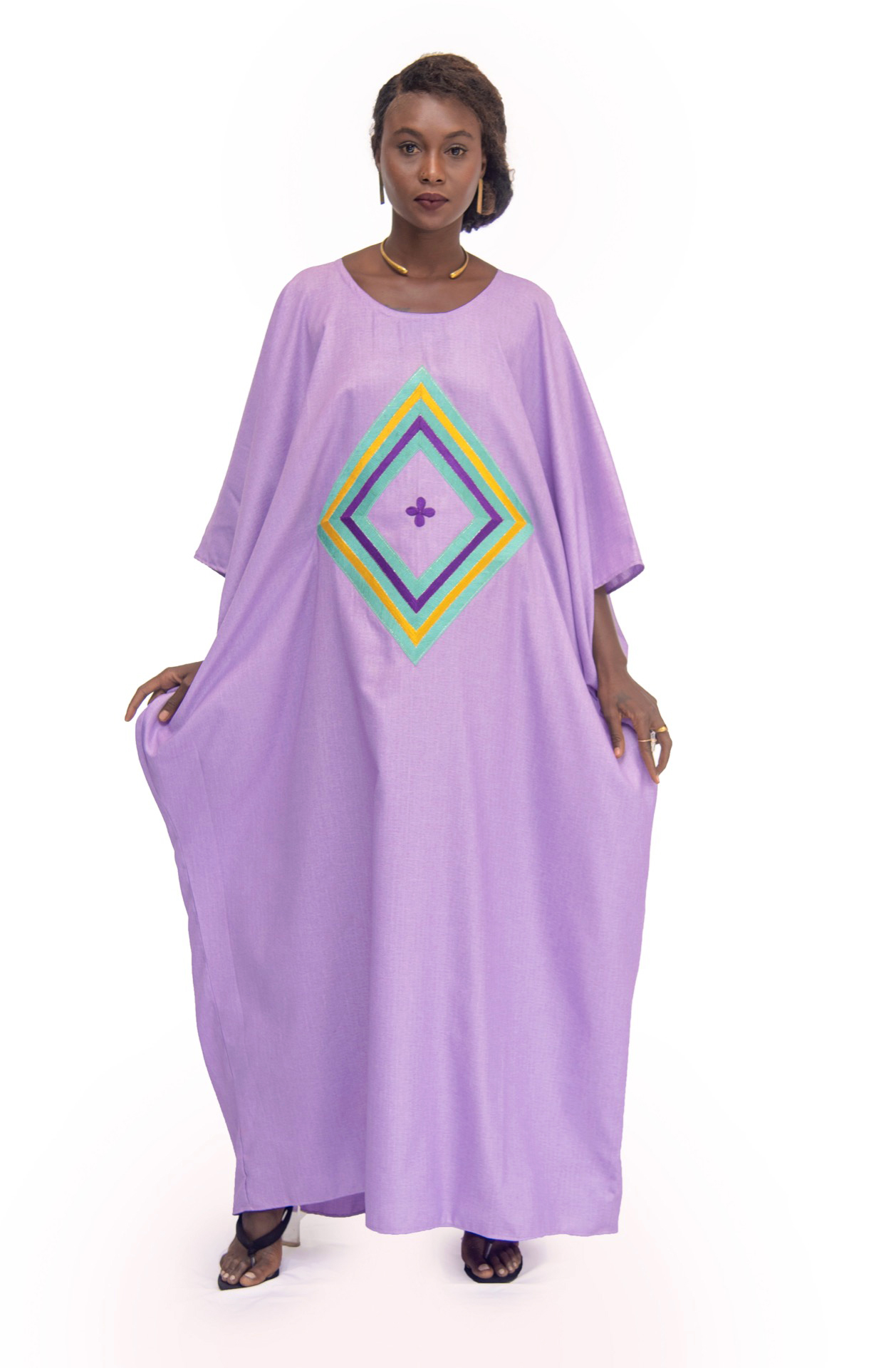 Djalaika Boubou coupe classique en lin avec manches ouvertes et broderie