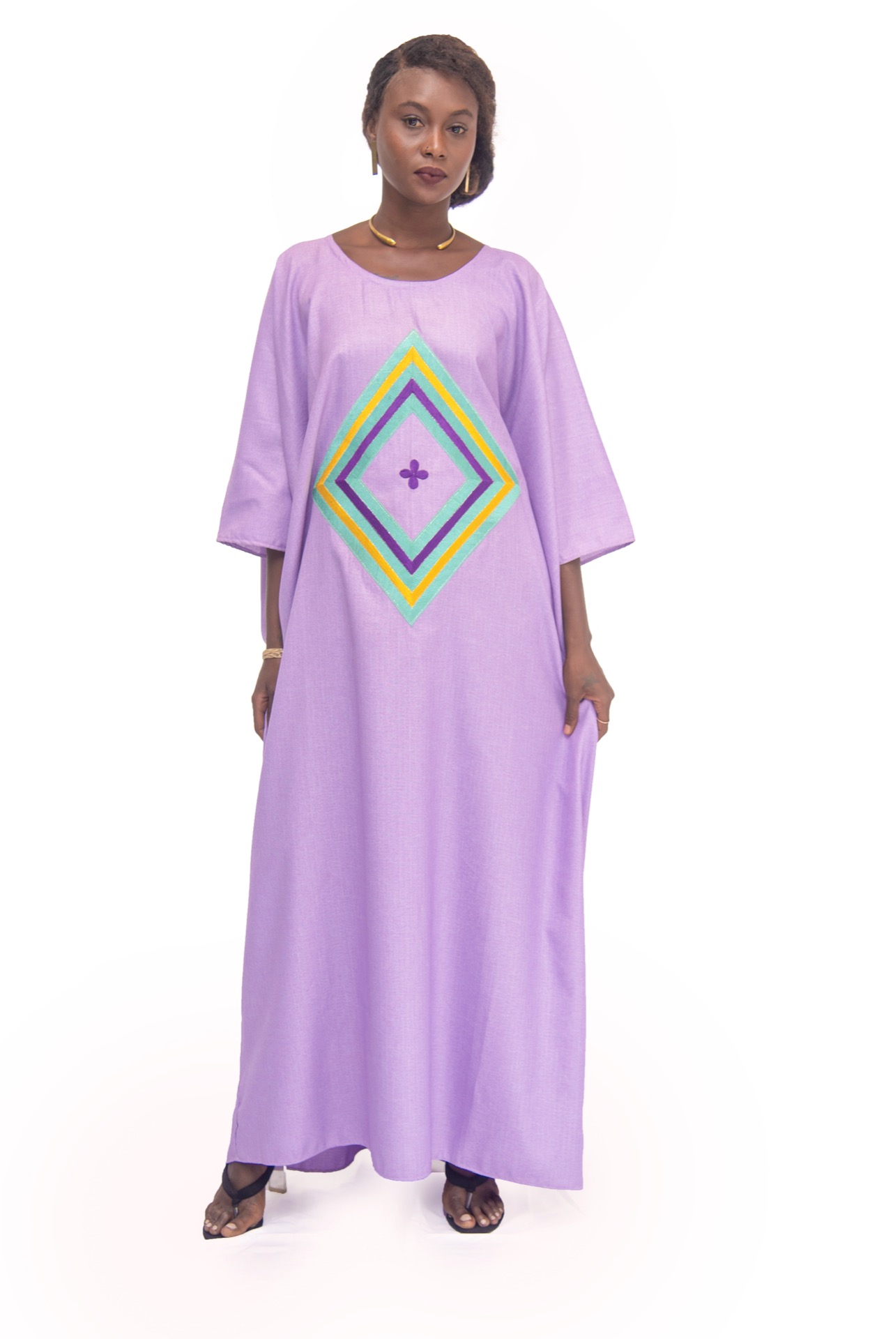 Djalaika Boubou coupe classique en lin avec manches ouvertes et broderie