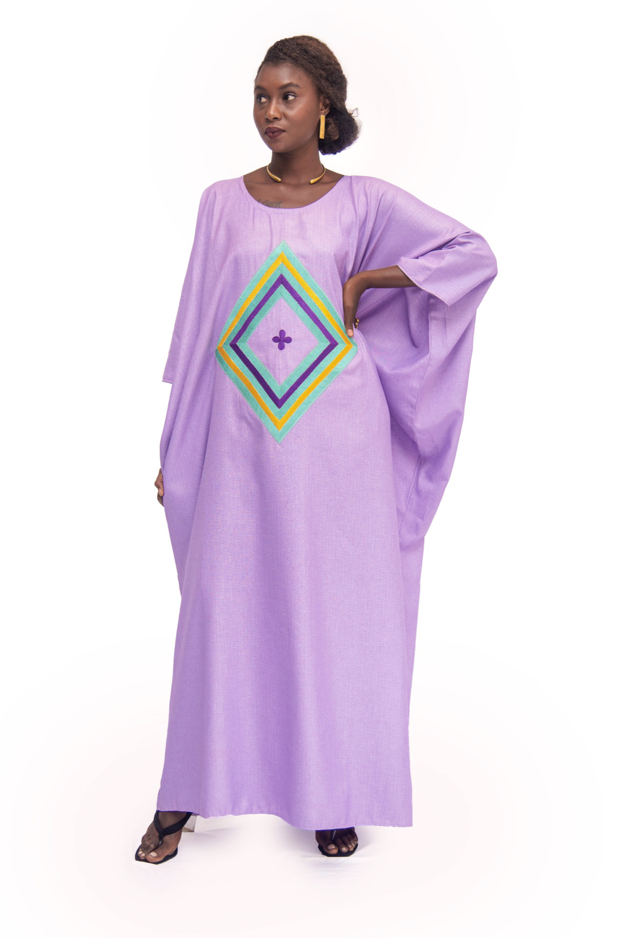 Djalaika Boubou coupe classique en lin avec manches ouvertes et broderie