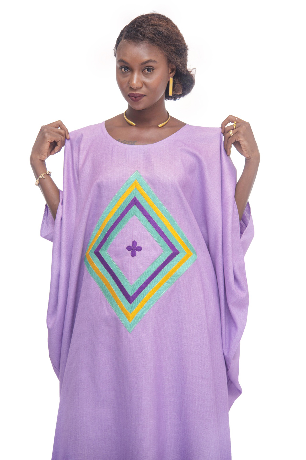 Djalaika Boubou coupe classique en lin avec manches ouvertes et broderie