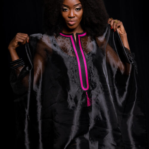 Cape organza noire BAOWAN avec broderie rose et noire